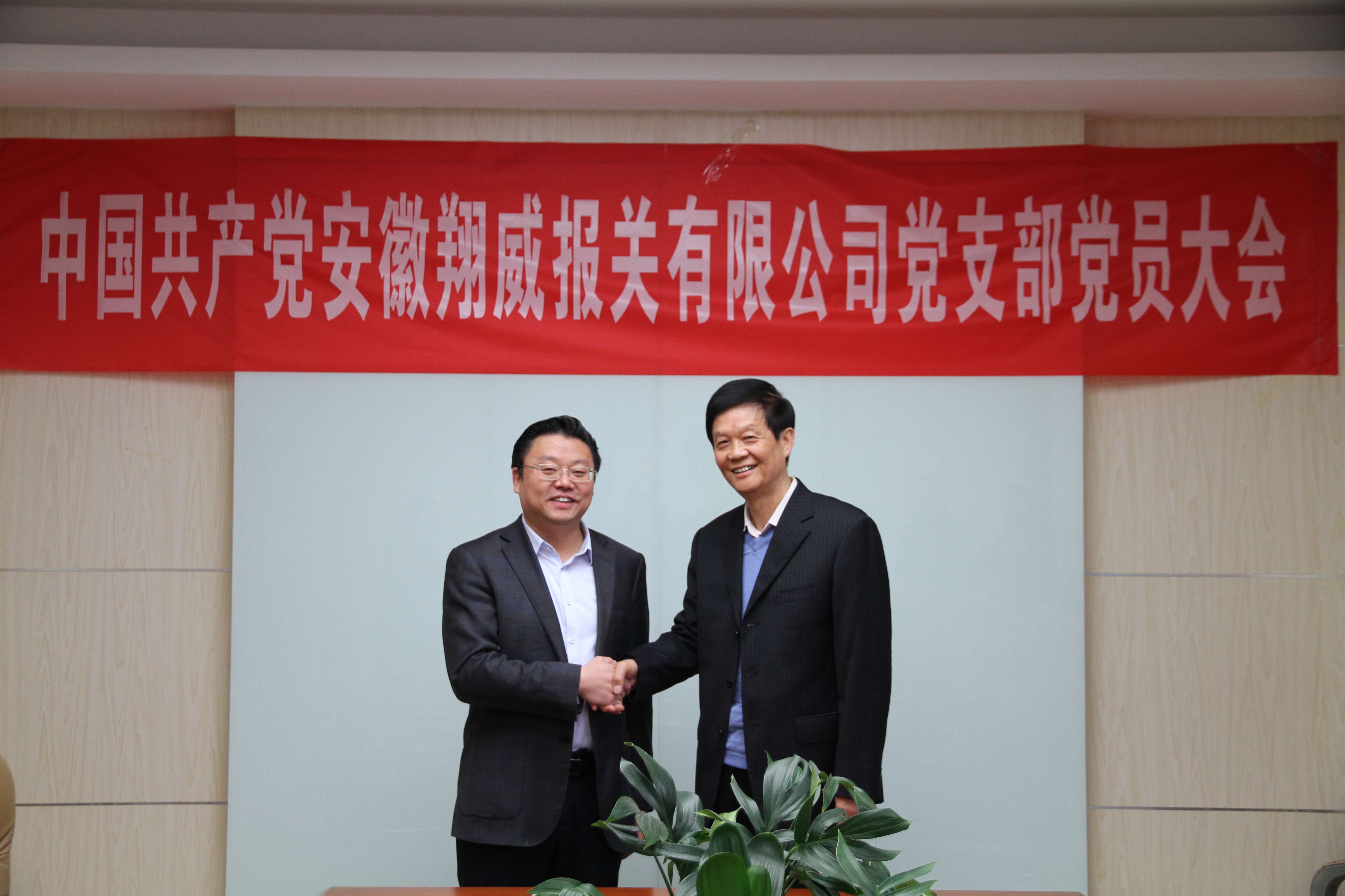 ���񸱻᳤�׽������ң��븱�᳤��άɭ������������